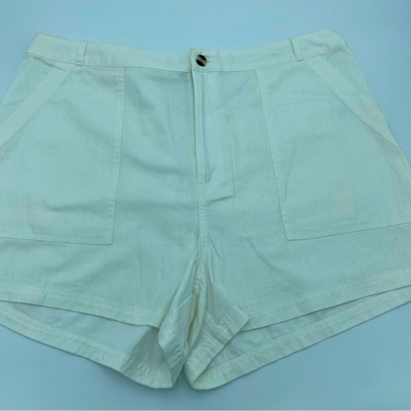 Universal Threads Woman’s Shorts 17 Cargo High Waisted - Picture 1 of 7